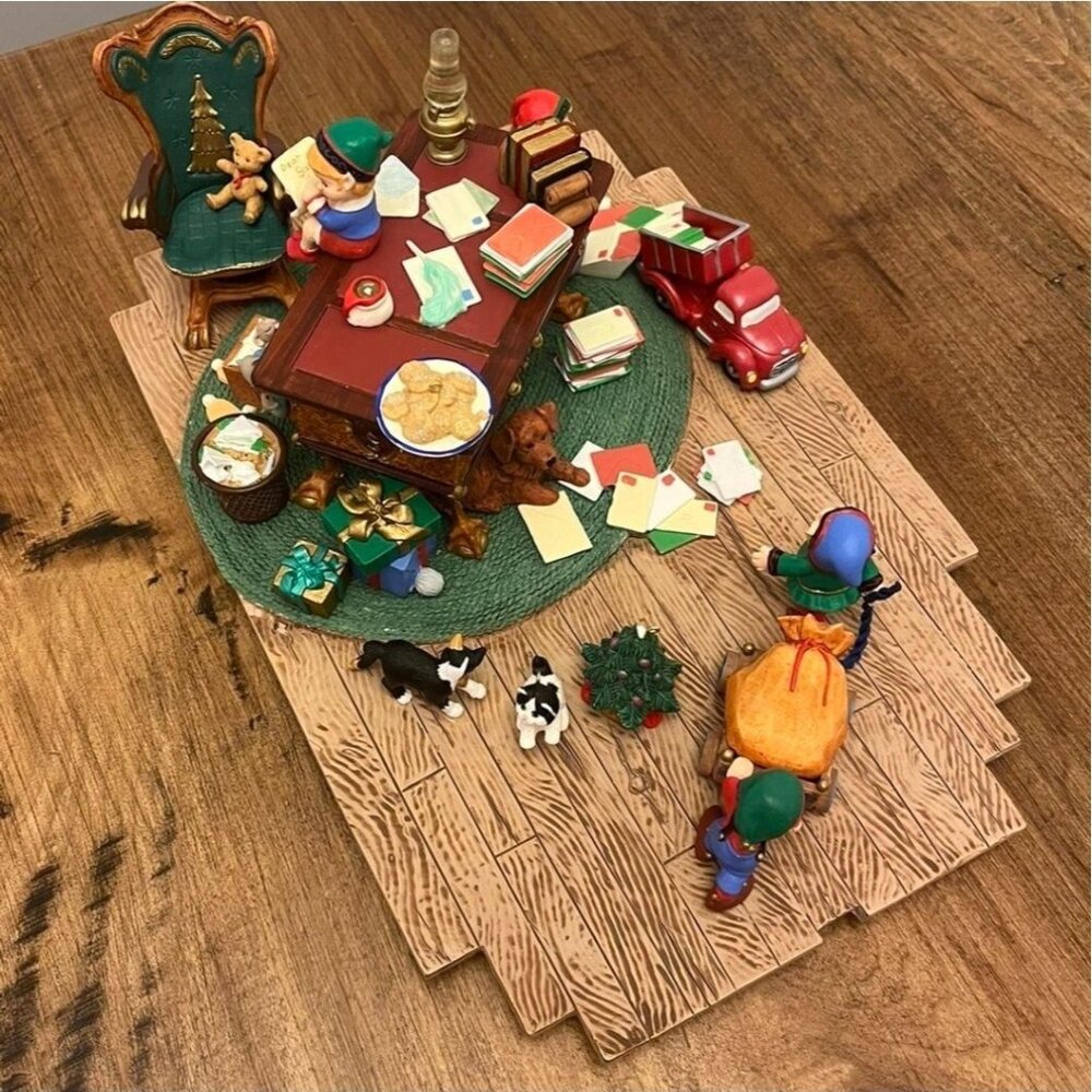 Hallmark Santas Desk, Office Figurine Ltd. Set Collectors Exclusive